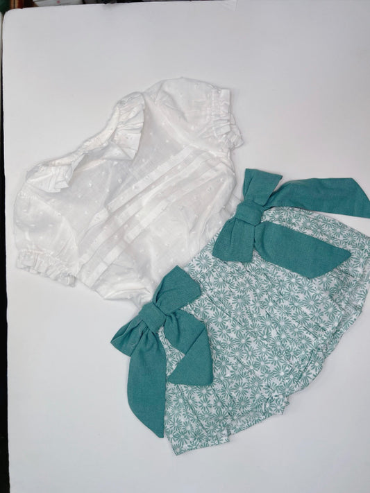 Conjunto blanco con verde